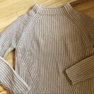Cropped sweater with rib shaping